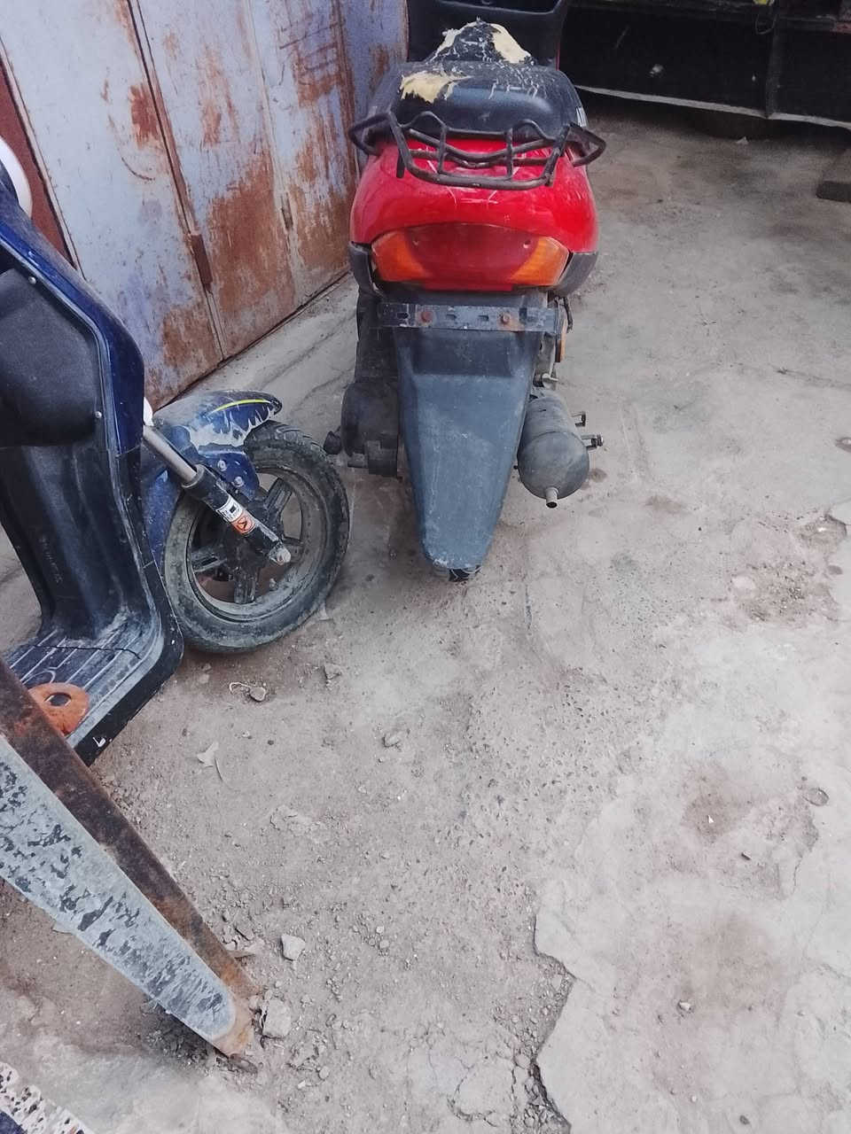 سلام عليكم دراجه للبيع دراجه نكره عوزه ترتيب حلوه كهربائيات شغاله  مكاني حيانيه سعر 200 رقمي واتساب *********** ابيع كوم حديد
