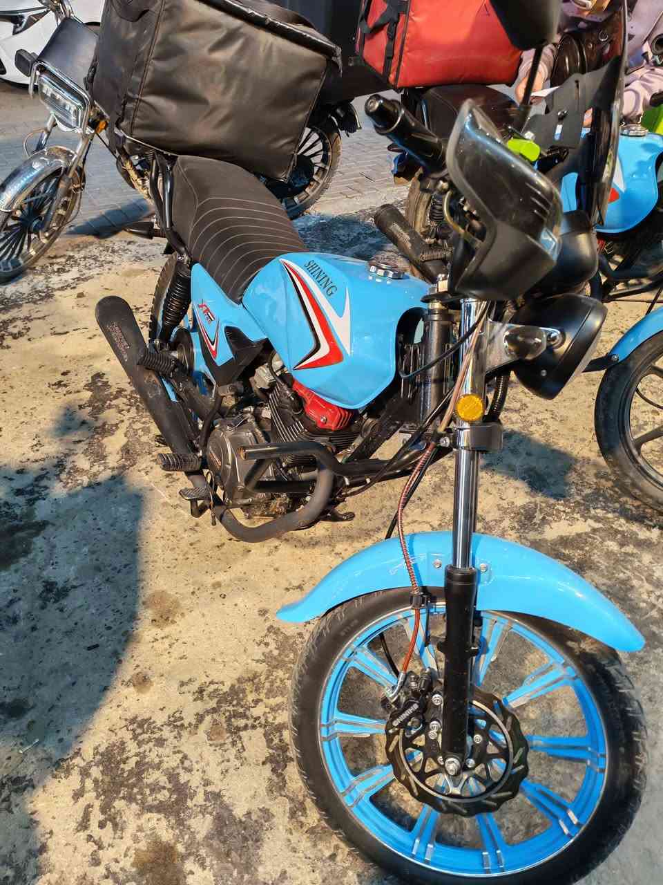 دراجه شاينك موديل ٢٠٢٥ نظافه شوفت عينكم نظيفه دراجه ناقهه تاير خلفي وستاند تعليك فقط 
دراجه نظيفه دهن جديد بانزين مفوله 
وياها منفيس مالتهه 
سعرهه ٨٢٥ وبيهه مجال حك الجيه 
*********** تواصل واتساب
