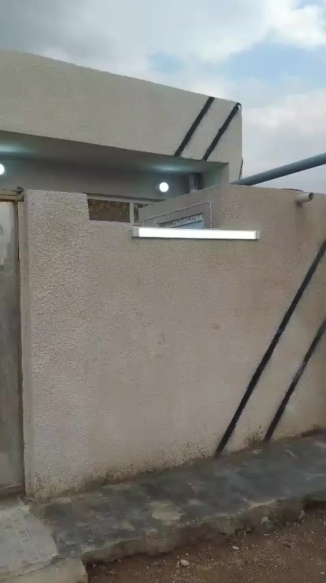 اسلام عليكم بيت ١٠٠ متر للبيع خلق ملعب علي حيال شارع الكهرباء زراعي بيت كامل مثل ما موضح بل فديو بيت جديد صار شهرين من كاعد بي الي يحب باقي التفاصيل يتصل وتدلل الرقم ***********
السعر ٦٥ وبي مجال انشاللة
