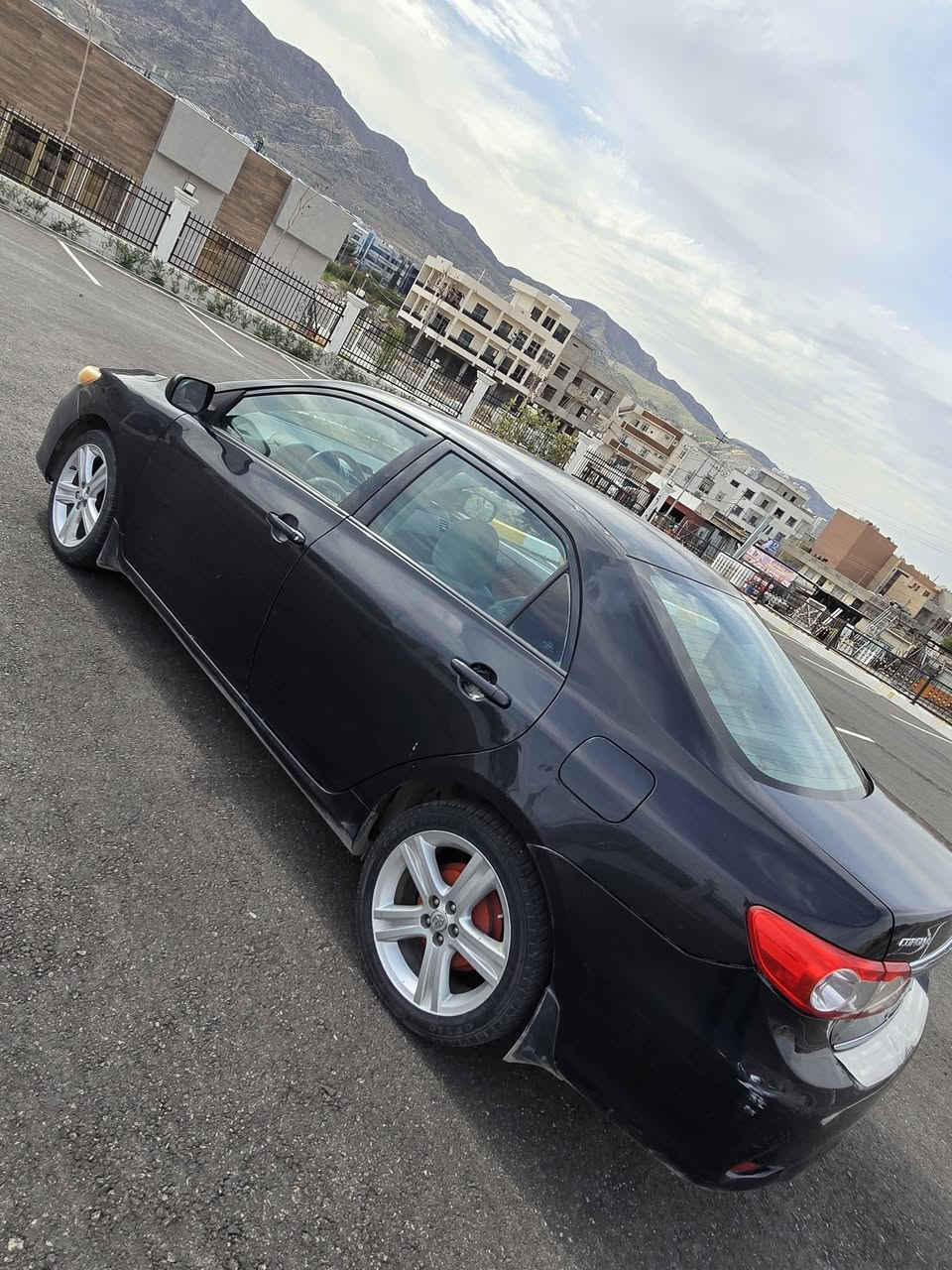 تیوتا کرولا مودیل 2012رەنگئ رەش
موسفات le گئرو مەکینە ب شەرت نە فەبویە 180یا جوی
 نیف قتعە سبخ بئ داخلی بئ بەرەشوت تەحویل و وکالە غورامە ب شەرت 10ورقە غورامە یل سەر دئ سعرئ ئنە خار 
عنوان دهوک ..***********
