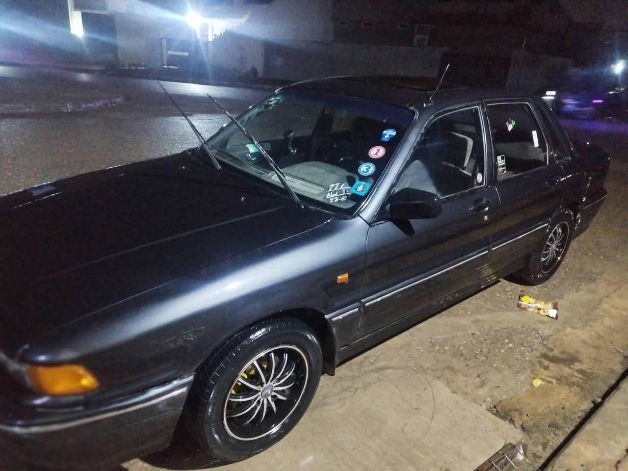 السلام عليكم متسوبيشي گلنت موديل1991 اربع جامات كهربائي تنته سنويه30 هزه جديده صبغ عام جمالية سعرها  42 وبيها مجال***********
