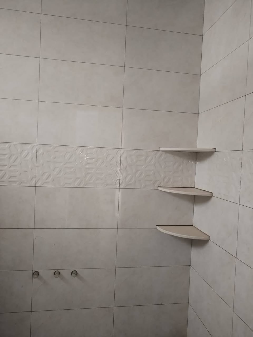 سلام عليكم كادر سيراميك ارضيات مرمر كوبنات بايات شغلنا فقط داخل الموصل 
*********** 
***********
