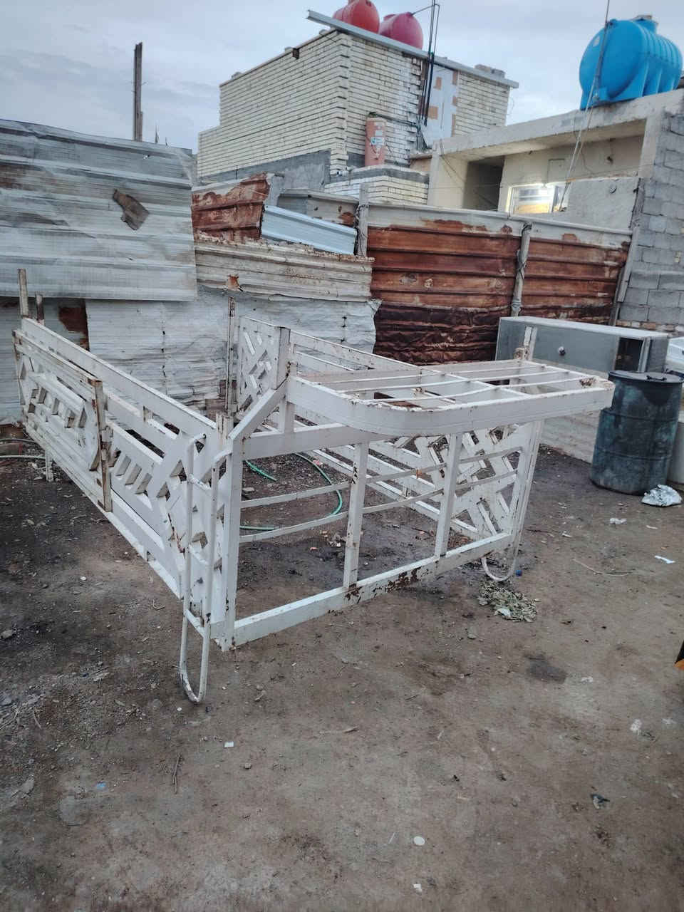 سلام عليكم شباب عندي هذاة المحجر البيع..... المحجر نضيف وما بيشي... مكاني بغداد..... سعر 250 💸💸وبي مجال.. رقمي..***********  💜💜💜
