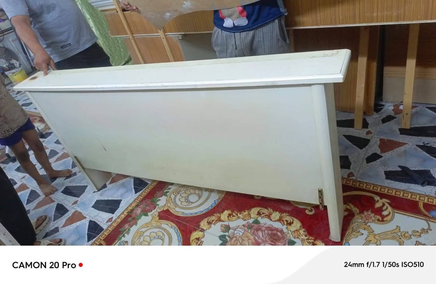 متوفر غرفه تصميم تركي إيطالي شغل عراقي دمعه ملكي كنتور 6 أبواب غرفه طابقين كامله وبعد بيها ما مصورات الغرفه بس بيها ملاحضات بسيطه ++خشب مفول صاج عراقي مو عادي داخل مالها جبير مستخدمه فتره  ومثل ما موضح الكم ملاحضات بسيطه غرفه 11  قطع  
کنتور

چرباية رأس عالي

چرباية رأس ناصي

كومديات عدد ٢ أيمن وأيسر

ميز المرايا

ميز البلازما (الجزامة)

سرير نفرین

أجناب السرير

شازلون

طابورية 

صبغ مضبوط 100/100 ما يشخط لون ثابت الغرفه حاليا فاتحها الشراي يجي يفحص وكبل يحمل الشراي يتفضل   الله يشهد ماخذتها مليونين و650.

ابيعها مليون وبيها مجال قليل لان مستعجلة عل بيع


**إذا كنت صاحب هذا الإعلان وتريد حذفه لأي سبب، رجاءا أرسل رسالة إلى الدعم الفني**
