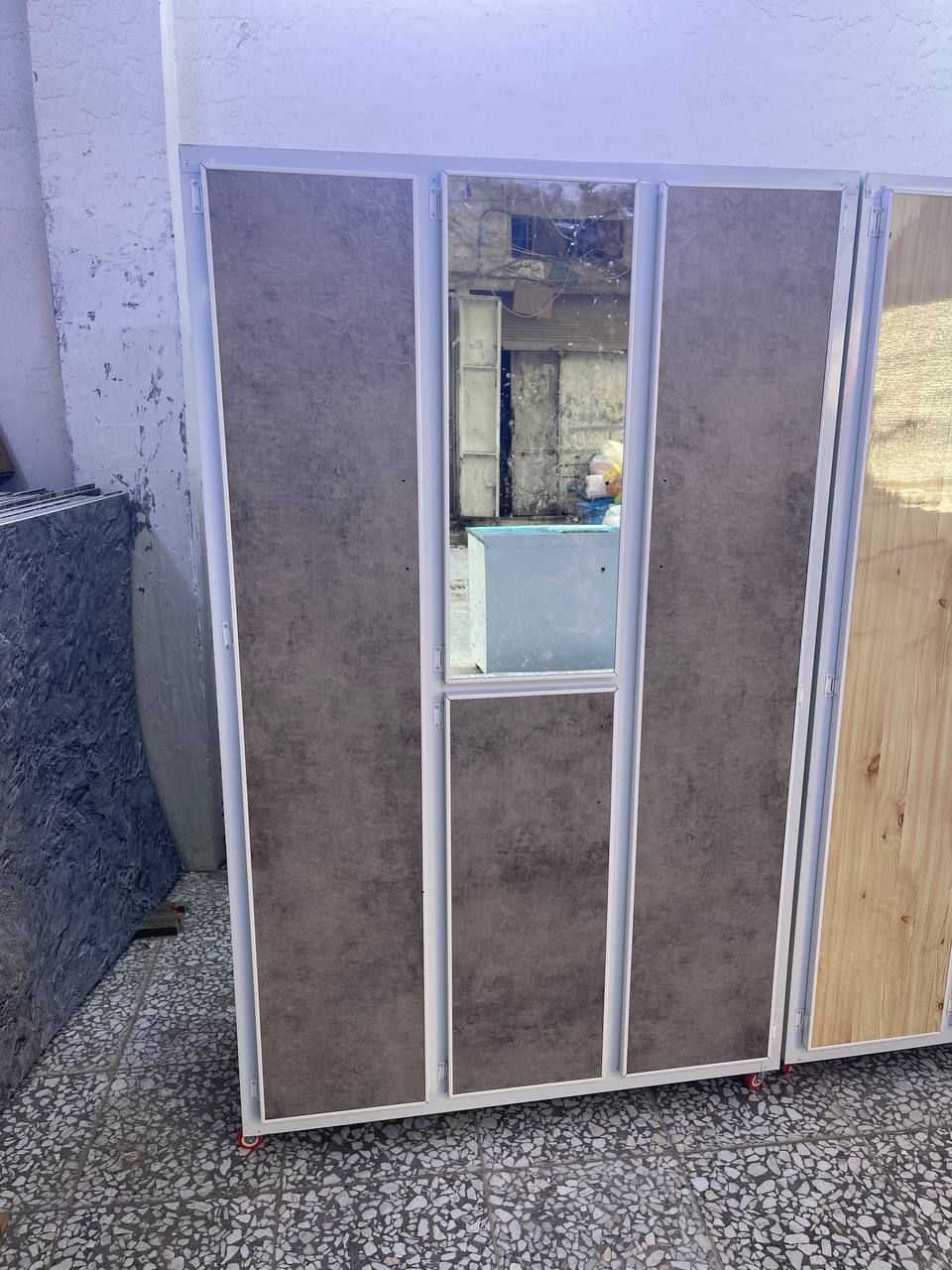 كنتور حديد مغلون حديد
الارتفاع ١٩٠ سم 
عرض ١٢٠ سم 
عمق ٥٠ سم.
الحديد المغلون (أو المجلفن) هو عبارة عن حديد أو فولاذ تمت تغطيته بطبقة رقيقة من الزنك. الهدف الأساسي من هذه العملية هو حماية المعدن من الصدأ والتآكل الناتج عن الرطوبة والعوامل الجوية
مقاومة الصدأ:.
يتوفر توصيل لجميع محافظات العراق


**إذا كنت صاحب هذا الإعلان وتريد حذفه لأي سبب، رجاءا أرسل رسالة إلى الدعم الفني**