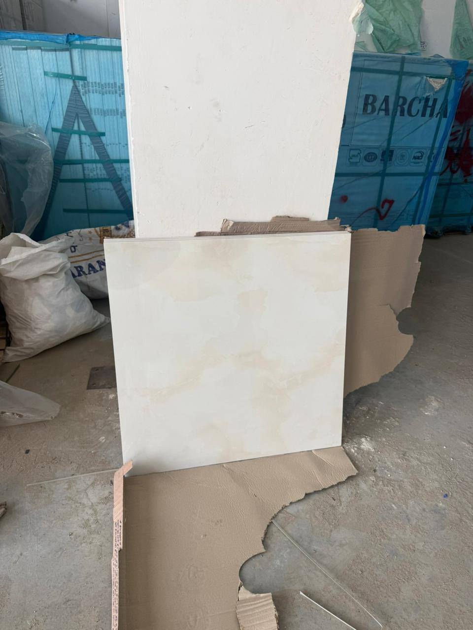 السلام عليكم يتوفر بورسلين ٨٠ في ٨٠ المتر ب ١٠ الكميه ٩٠٠ متر جوه السوك ابيع وبلاش ما تحصل هيج سعر


**إذا كنت صاحب هذا الإعلان وتريد حذفه لأي سبب، رجاءا أرسل رسالة إلى الدعم الفني**