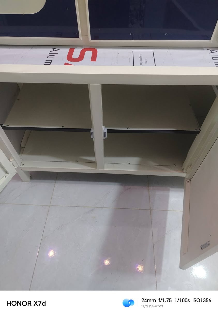 مبرده شغاله الجديده بوفيه نجاره براد شغال حار وبارد نضيف البيع الاتصال *********** مكان طشاش شارع قاضي كاونتر قطعه الجديده ما مستعمل جديد السعر ١٠٠
