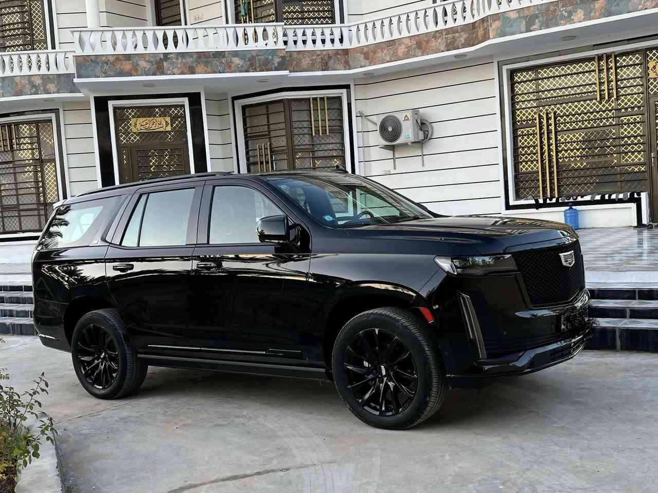 كاديلاك اسكاليد اسبيرسو موديل 2022 خليجي وكالة المنصور
كفالة عامة من تبديل من صبغ وتبديل وبارد وشخط ورصعه 
عداد المسافة :40 الف كيلو

المواصفات :
مساج
٣٦سماعه
ابواب شفط 
نقطة عمياء 
مري اوتو دم 
صندوق شفط 
جكات 
نظام دفع رابع و خلفي 
شاشه كبيرة 
كامرة 4k
دمام صندوق
تشغيل عن بعد 
كاميرات 6
فورويل
كشن رجاج ‎ 
دوسات كهرباء
داتا شو 
بانوراما 
داخل جوزي المرغوب 
جنطة ذكية جلاق 
رادار جانبي و امامي 
رادار تحديد مسار 
مسنات خلفية تدفئة 
كشن Vib منفصل 
مري شفط 
اشاير بلمري 
ويل 22
ذاكر ميموري خزن 
مسنات جلد 
إنارة محيطية 
لدات 
اشاير ترحيب 
حزام ذكي 
كاميرا وسطية 
هاند بريك دكمة 
نظام سحب القطر 
مايك بجميع المقاعد 
نظام تجاوب مع السائق 
حاملات اكواب 
ثلاجة وسطية
السيارة معروضه 725$وبيها مجال بسيط الشراي يتصل وعيوني اله
***********
