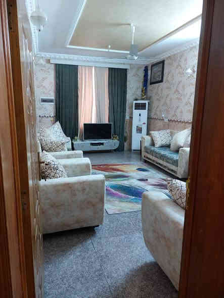 السلام عليكم بيت للبيع مساحه 100م يحتوي علئ 3 غرف في طابق الثاني وطابق الارضي يحتوي علئ ستقبال وصاله وصحيات ومنور سند 25 مباشر من صاحب البيت عنوان البيت كربلاء مجاور حي العباس عامود 25 قرب اسواق سلام للستفسارر ***********
