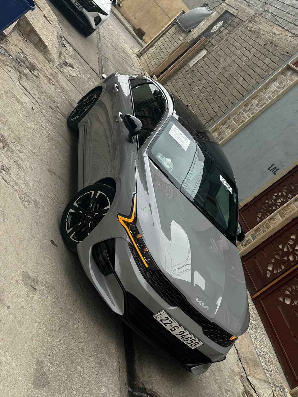 السلام وعليكم
للبيع 

KlA (K5) GT LiNE  2022 

لون سمنتي المميز فول 1/1 داخل احمر 

المواصفات : 

فتحة سقف بانوراما .

بصمة تشغيل وتشغيل عن بعد ۔

داخل احمر جلد مع ختومات ال GT 

محرك 1600 توربو ✈️ 

بريك بصمة 

مثبت سرعة 

رادار امامي ومانع تصادم 

رادار خلفي وتوقف ذاتي 

رادار جانبي 

نقطة عمياء 

مقعد السائق كهرباء 

اشاير بل مري 

شاشة كبيرة لمس 

نضام ABS 

كامرة خلفية دوارة 

حساس اطارات 

تحكم استيرن 

صندوق كهربايي 

شاشة اعطال 

5وضعيات قيادة 

شحن لاسلكي 

مصابيح LED 

كشاف ضباب 

وباقي المواصفات معروفة 

السيارة بحالة الوكاله بدون ايربك السيارة 

الحادث ربع جاملغ امامي جهة السايق مع تعديل PDR جامغ الخلفي صور الحادث بلمنشور 

العنوان موصل 

***********

***********
