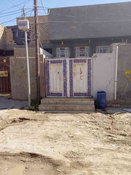 السلام عليكم دار للبيع مساحه100 متر الواجه 5 ونزال 20 موجوده جميع الخدمات نت ضوئي الشارع مقبل ع تبليط البيت صب كونكريت بناء جديد 2020،،  علمن البيت طابق واحد تفاصيل البيت والسعر يرجى مراسله الصفحه او اتصال ع هاذه الرقم  ***********،،،،  البيت طابو صرف باسمي
