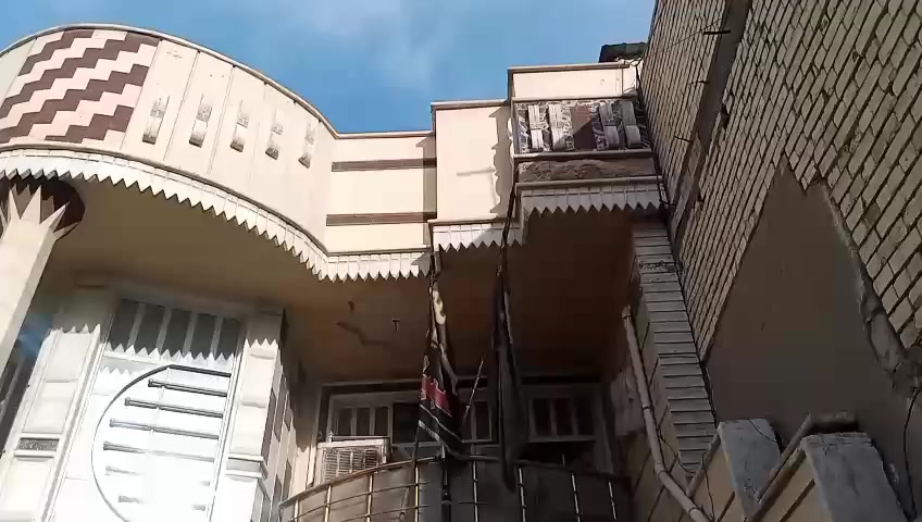 السلام عليكم
بيت للبيع او مراوس مشتملات 2
مساحة البيت 200 متر
عدد الغرف النوم 6
موقع البيت بدايه شارع الضغط قرب عمارة ركن الطف اول فرع 
بناء حديث
للأستفسار
***********
