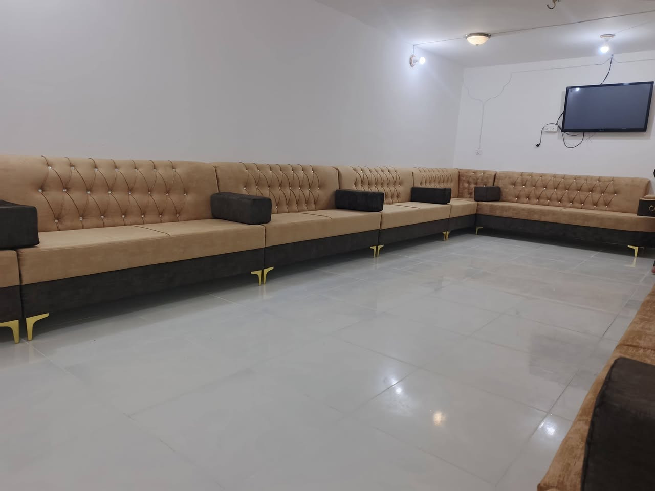 #تم بعون الله تعالى تسليم الديوان وبالعافيه 🌹
#عمل الموديل حسب طلب الزبون 
#شغل درجه اولى ضمان خمس سنوات 💯 
بلوك أسود 💯 
خشب روسي 💯 
سفنج مميز عالي 💯 
القماش واللون حسب اختياركم 
للاستفسار اتصال أو راسلونه 
***********
اختياركم النا يشرفنا 💝
