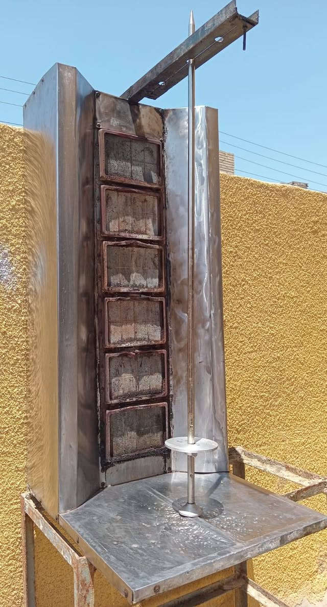 للبيع شوايه كص ٦ عيون عل فحص استعمال قليل  وياه شيش استيل اصلي السعر عل خاص ***********
