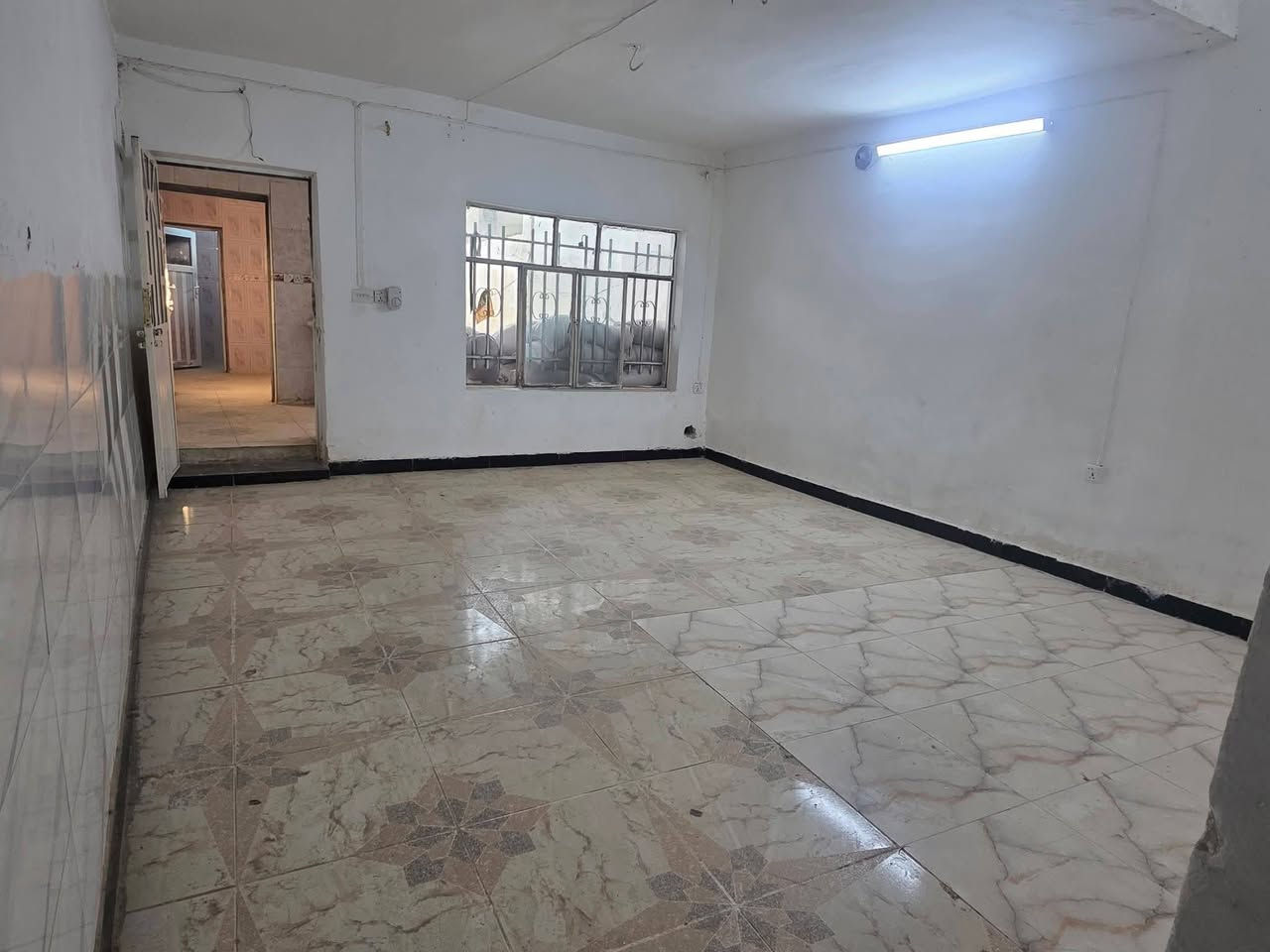 🏡 للإيجار.. للإيجار.. للإيجار 🏡

أرخص إيجار في سامراء من ناحية الموقع، وعدد الغرف، وسعر الإيجار.

📍 الموقع: حي الخضراء، خلف الضريبة

🔹 غرفتين نوم غرفة فوك وغرفه جوه
🔹 صالة
🔹 مطبخ
🔹 حمامات خارجية وداخلية
🔹 كراج سيارة

💰 سعر الإيجار: 200,000 دينار فقط.

📞 للاستفسار:
***********
***********

🔹 إذا عندك بيت للإيجار أو للبيع أرسل تفاصيله خاص وأنا أمشّيه إلك.
🔗 https://chat.whatsapp.com/CHX4YKLHLNb8yIr4vd4IUt

