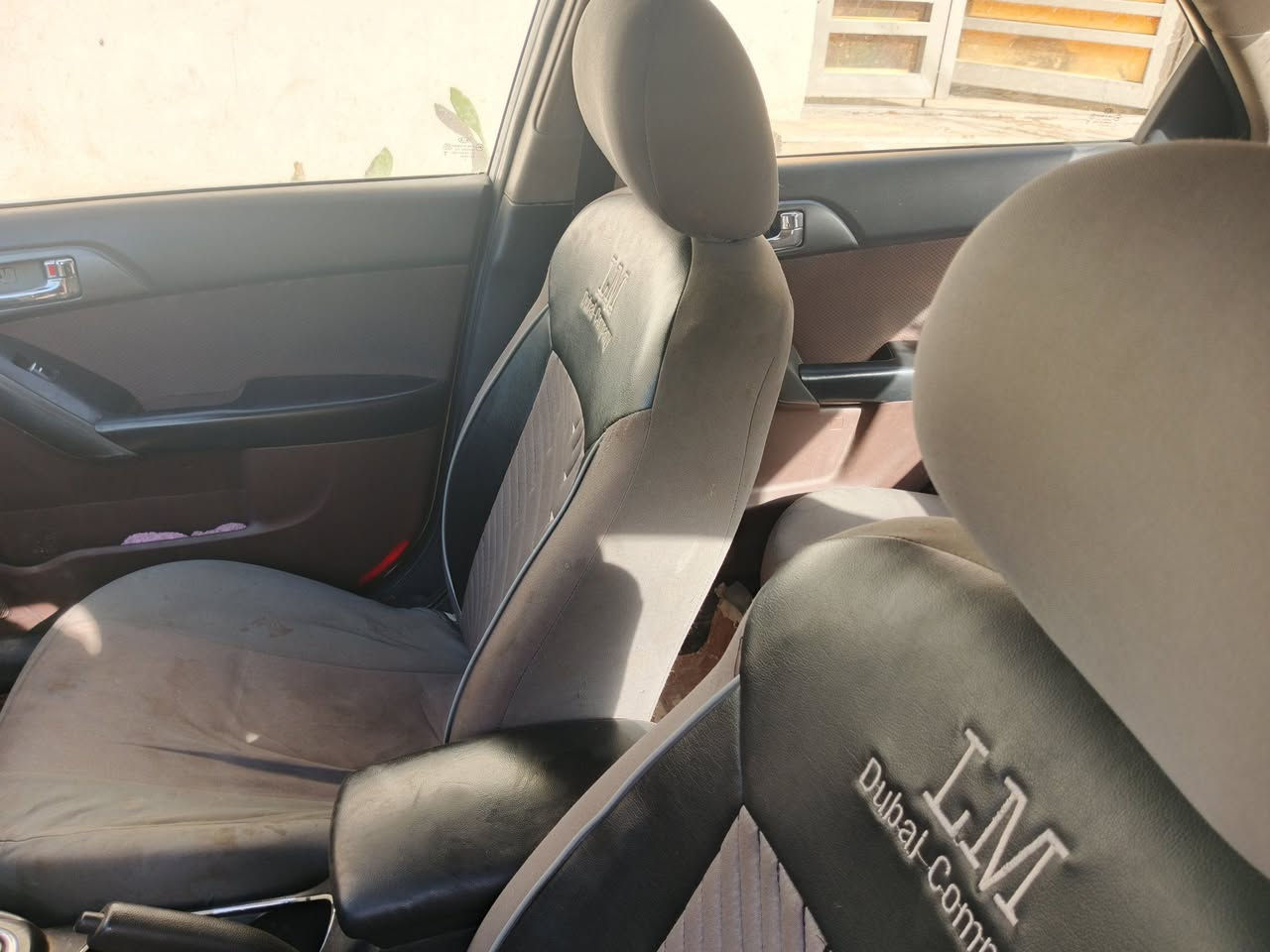 السلام عليكم سيراتو مكفوله من الحادث فقط صبغ اقل القطعتين راعيها الكردي متوفي وكاله فقط من وكيل الورثه عدهم محامي يسوي السعر 70وبيها مجال الاستفسار ***********مكاني نجف
