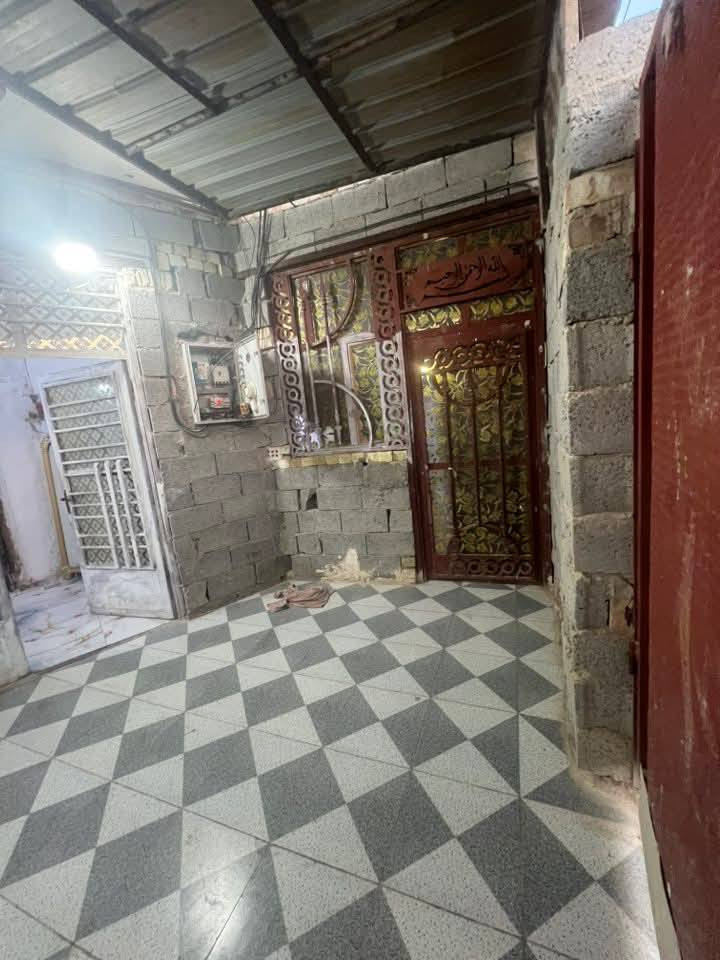 سلام عليكم ورحمه الله وبركاته
دار البيع
العنوان بغداد النهروان شارع شمري 
 بيت البيع نهايت شارعً شمري قرب أبو شاكر الوكيل
البيت 200 متر الوجهيه 10 

لاستقبال  الطول 7 العرض 4 الرضيه بورسلين 

الصاله طول. 8 والعرض 4 

3 غرف وحد

4+5 وثانيه 4+4

3+3 

بي تركً والسطح شتايكر. 

البيتونه سندويش

السقف عكاده مضبوط والبيت كله رباطات درجه ئوله 

البيت ريده ب

55 وبي مجال 

البيت. بئسمً ورثه ويحاولون 

البيت بس 3 قرفً عوزهن رضيهً وبوركً

***********

تنويه البيت طابوك ورباطات بس الوجهيه بلوك
