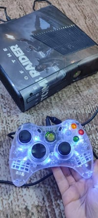 اكس بوكس للبيع اثنين جوستيكات و٢٠ لعبة قوية بسعر ٧٠ الف مع يدة باله بس...