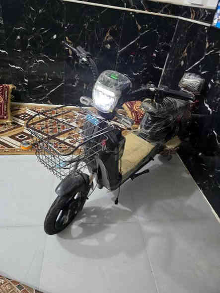 سكوتر شحن آخو الجديد اللبيع السعر 300 الف وبيه مجال قليل العنوان ميسان حي الجهاد *********** عمارة
