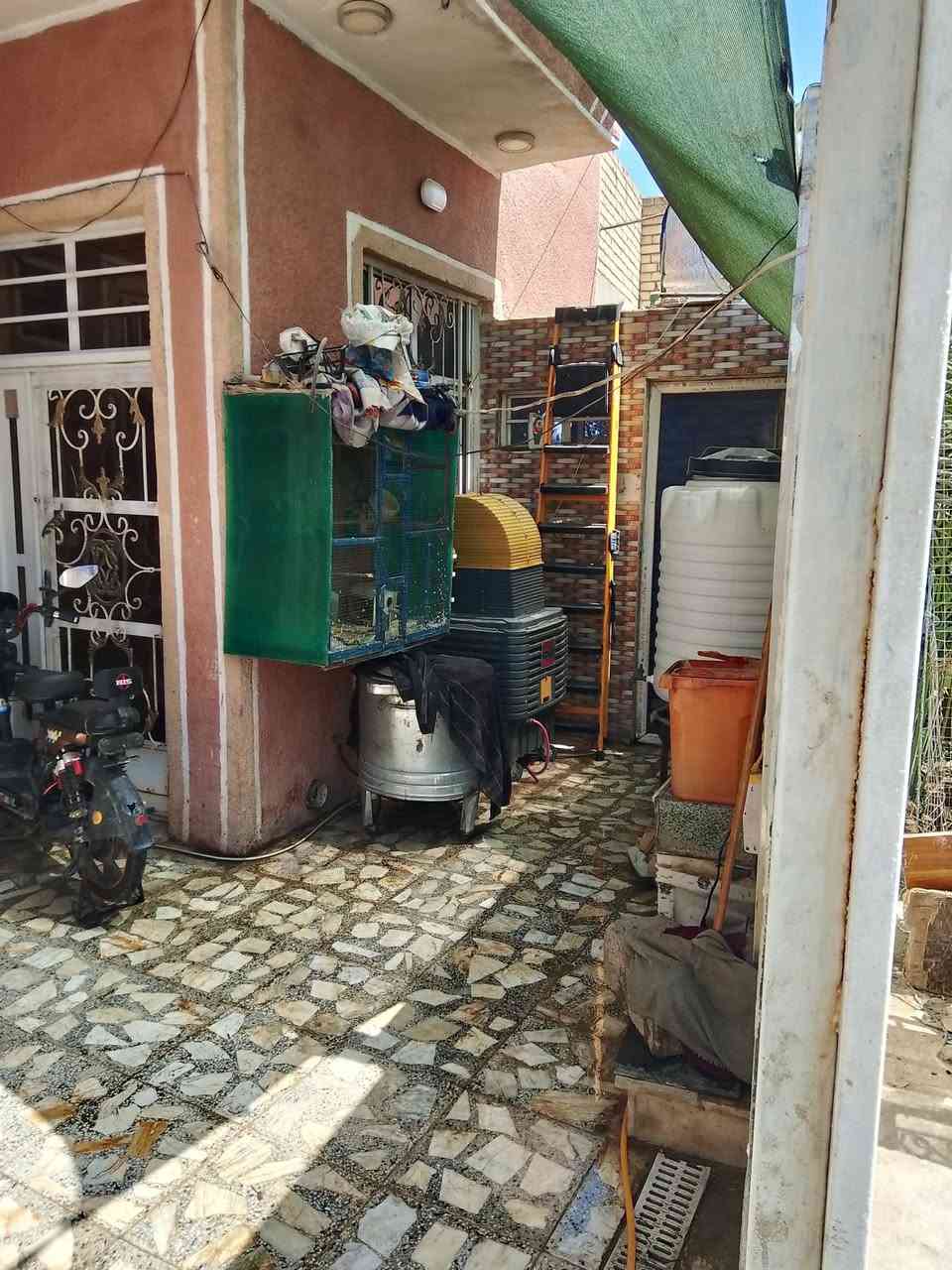 بيت مساحه104/ 8 في 13طابقين كامل بدون نقص 3غرفه نوم مطبخ مفتوح 3حمامات استقبال شارع تبليط ورصيف حديث بغداد الشعب حي الجزائر خلف السده فتحه المضخه طابوزراعي اتصال على رقم *********** ابومرتضى الكعبي ***********ابوعلي
