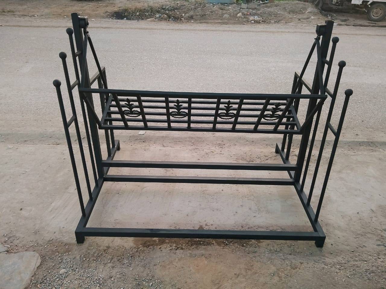 مرجوحة 
📝 مرجوحة متينة وآمنة، مناسبة للاستخدام داخل المنزل أو في الحديقة، تصميم مريح
🎨 اللون: (أسود) 
⚖️ تتحمل وزن: ثلاث أشخاص 
💰 السعر: (200) 
📍 #العنوان (#ديالئ #قريه #الزهيرات) 
: (خدمة توصيل داخل #ديالئ فقط) 
الهاتف  *********** #الجميع