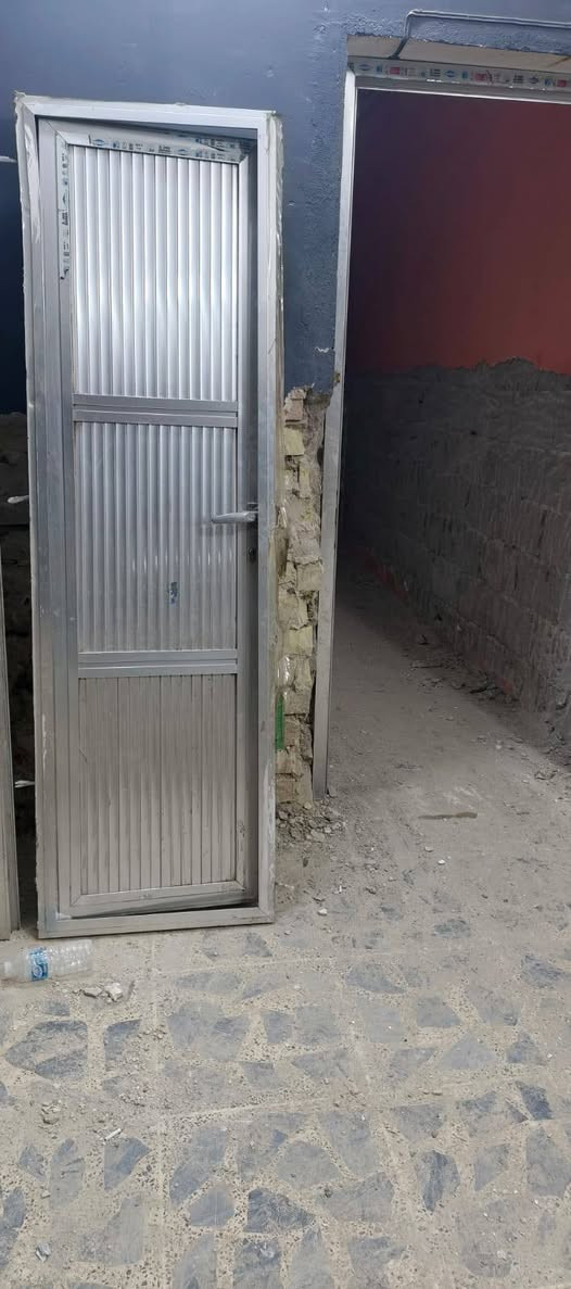 قيم بماا يرضي الله واخذ مكاني بلديات حي الضباط شارع المرمر والكاشي بيبان المنيوم كاملات مثل ما موضحات كبالكم بالصورة قياساتهم الطول تقريبآ مترة و٤٠ هيج شي واحد ضيك والثاني لا باب طبيعي ان شاءالله فتهمتو لان ماعرف قياساتهم


**إذا كنت صاحب هذا الإعلان وتريد حذفه لأي سبب، رجاءا أرسل رسالة إلى الدعم الفني**