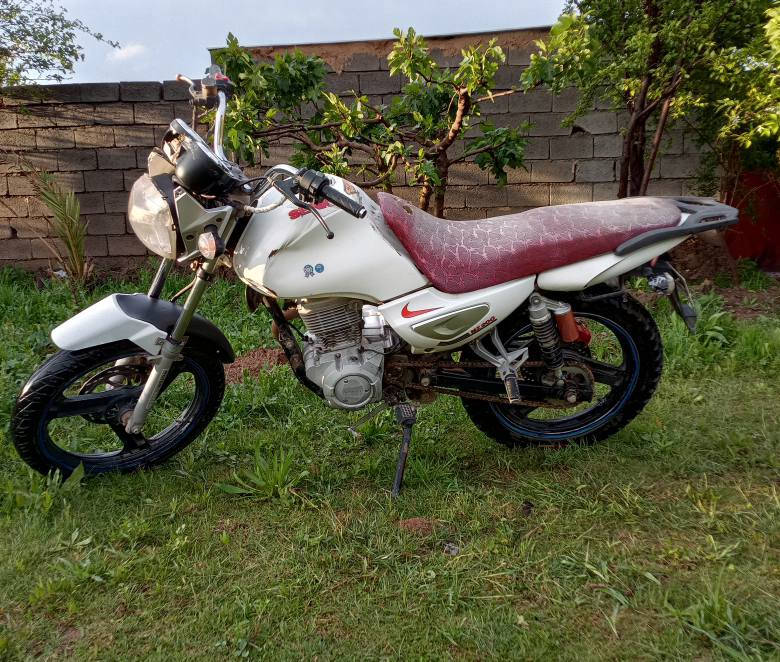 السلام عليكم دراجه سنكي للبيع معمره جديد كشر جديد محرك  ١٥٠  مجفت جديد تايرات جدد السعر ٤٥٠ وبيها مجال مكاني ناحية المعتصم للاستفسار ***********
