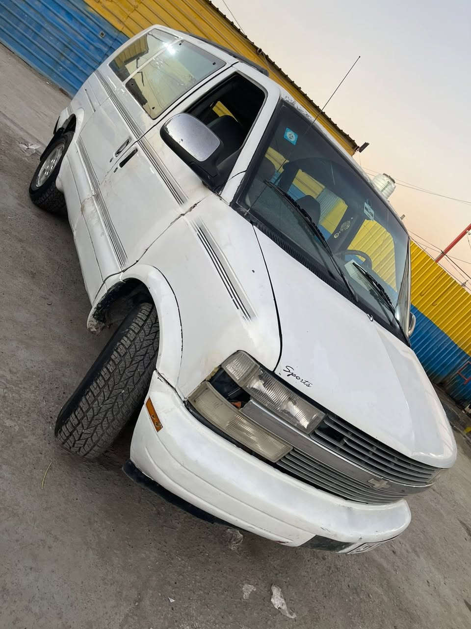 سياره استرو موديل ٢٠٠٣ للبيع السعر ٤٠ وبيها مجال ***********
