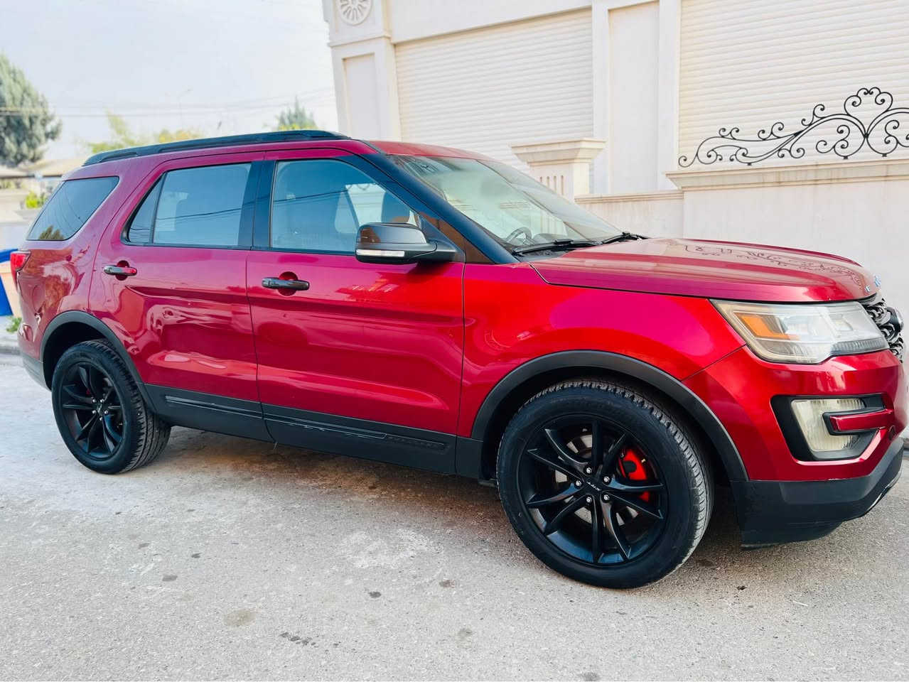 ***********
رد ئێکسپلوەر 2018 XLT ٦ پستن
تەنها یەک پارچە بۆیاغە
ئێرباگ تەنها سووکان سیستەم بیلادی بەشەرت
گێڕ و مەکینە بەشەرت ، چوار تایەو ویل نوێ 
بەسمە و شغال ، سندوق شفت ، دبل اکسل ،.تبرید دوو زۆن و سێ شاشە و زۆر مواسفاتی تر
رەقەم و هەز و سنەوی تازە تا ٢٠٢٧ أربيل, العراق
