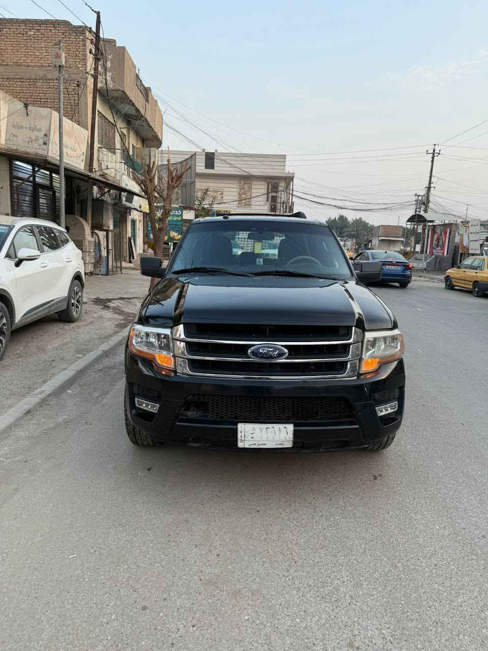 السلام عليكم للبيع فورد اكسبيشن موديل ٢٠١٧ رقم بغداد المكان بغداد  محرك ٦ سلندر ٣٥٠٠ فول عدا الفتحه بيه بس قطعتين السعر ١٨٥ وبينه مجال ***********
