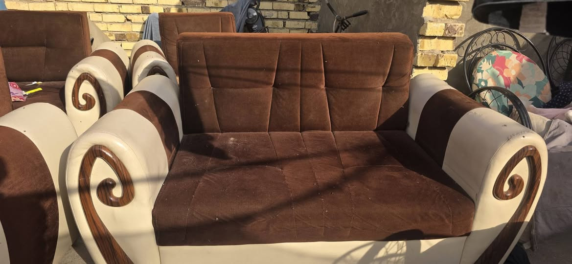 السلام عليكم تخم للبيع 6قطع السعر 250 وبي مجال رقم ***********
