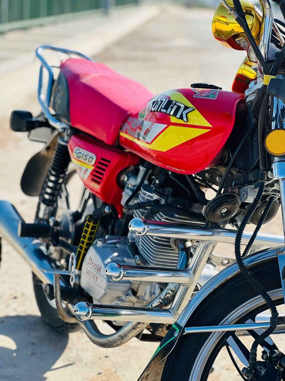 السلام عليكم دراجة للبيع موديل 23 نظافه فول لا تنقيص ولا تبخير كهربائيات كلها شغاله نكره سلف مكاني قضاء بلد الرقم ***********
