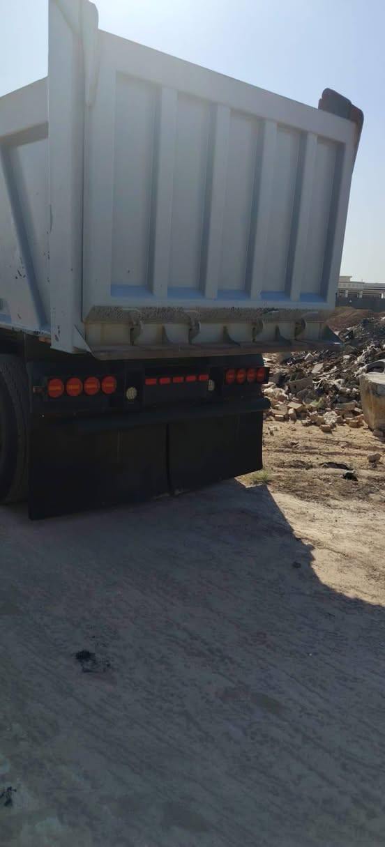 مقطوره للبيع حدادت الجرف مابيه اي خياس ***********  طول سبع امتار
