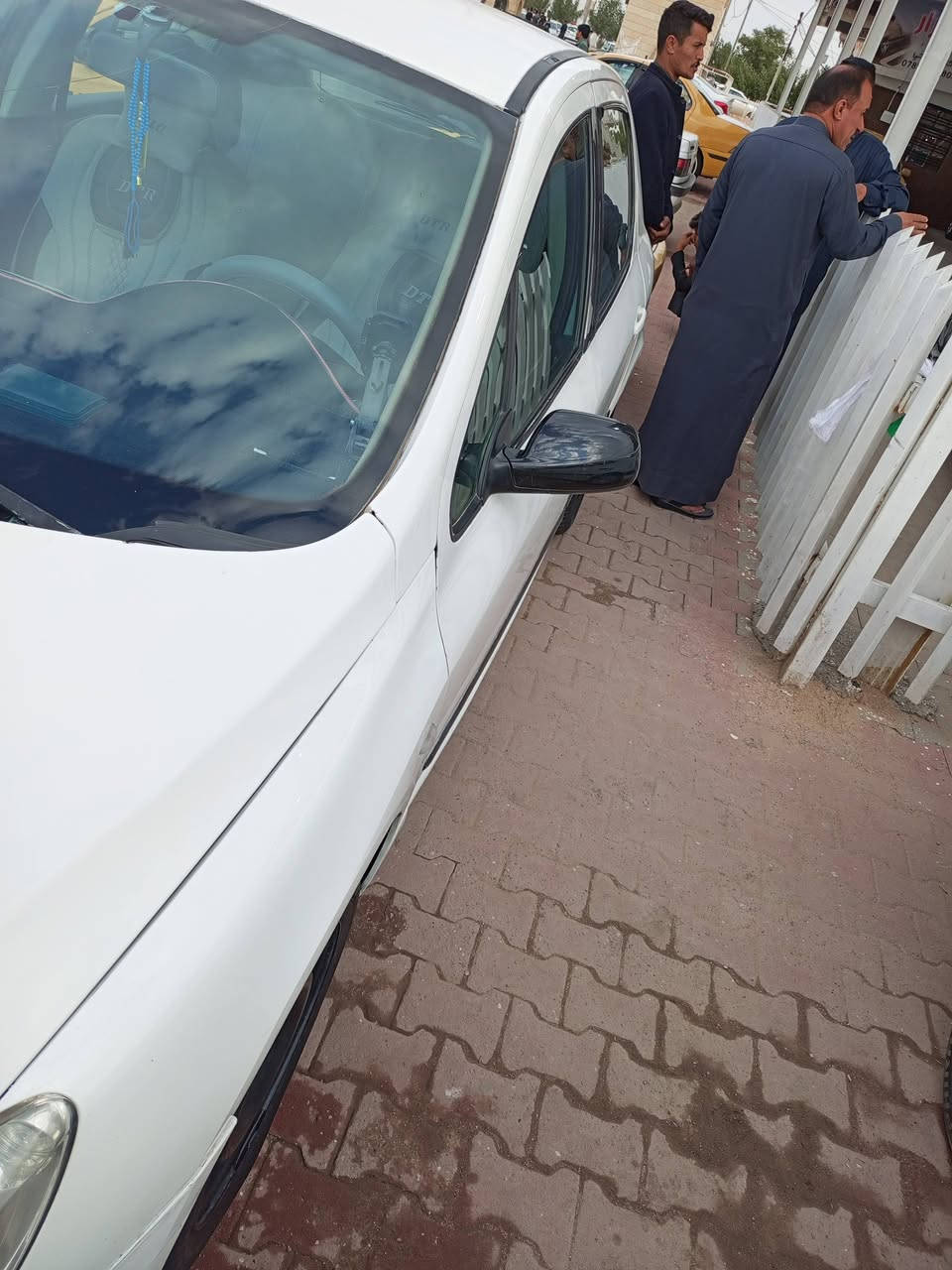 السلام عليكم بيجو للبيع 2005 سياره جاهزه واحلى من الصوره السعر ب 40 وبيها مجال مكان نجف الرق***********
