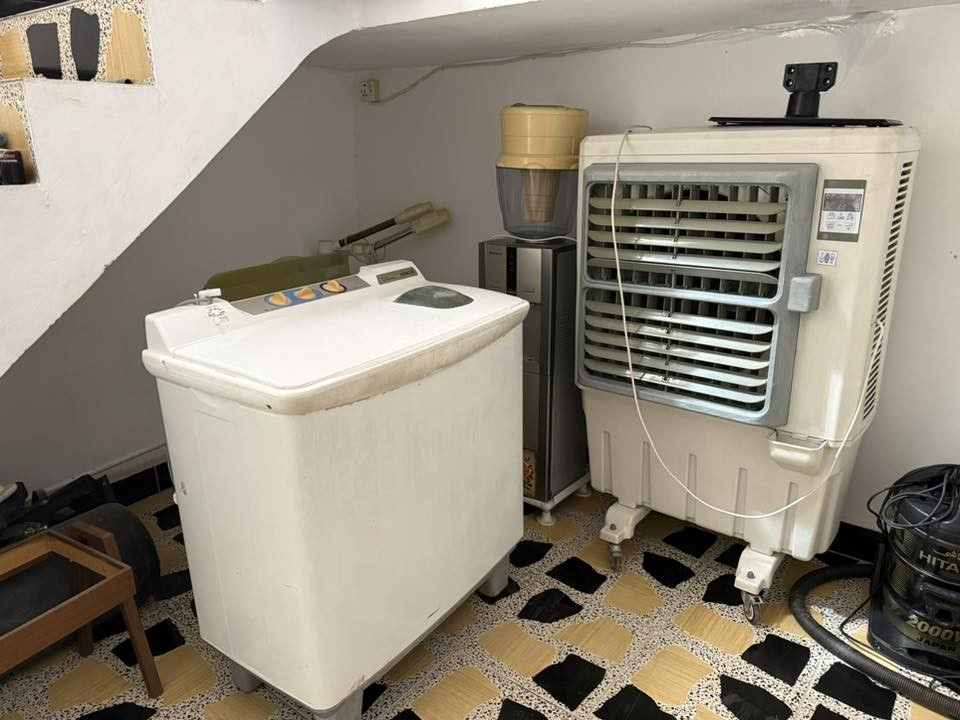 غرفة نوم تركي ٧قطع للبيع سعرها به٥٠٠ الف كنفيره٨٠الف ثلاجة ارجلك ١٢قدم ١٤٠الف مايكروف١٥الف 
***********
