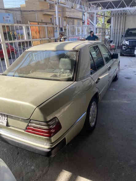 سلامً عليكم عندي مرسيدس دب مديل ١٩٨٦ محدثه ١٩٩١ سياره فول مصبوغه عام الجماليه برغي نقس مابيه 
 
المكان المشتل العسر ٦٥بيهً مجال
تصال على رقم مامتوجد على فيس ***********
