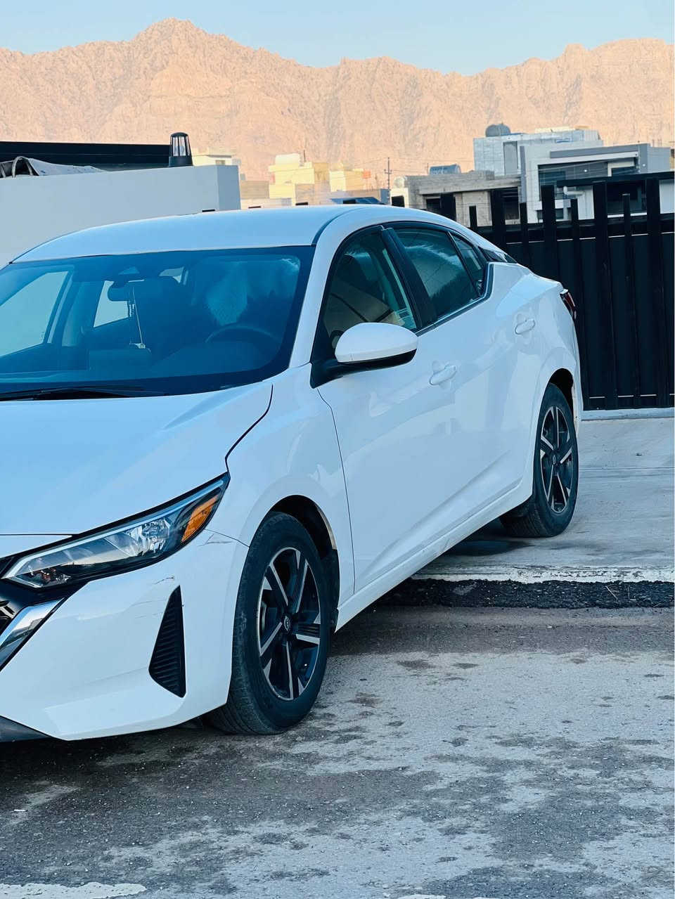 سيّنترا SV 2024
مواسه فات SV
شاشه كه وره و كاميّره 
به سمه و - شه خال
رادارى بيّش و دوا
رادارى لاكان
ئوتو ستوب بيّشهوه و دواوه
سه يارەکە تەنها  یەک پارچەی بۆیاغە و دو پارچەی کلێرە به شەرت  پێش و دوای کەپسە ژماره كاتى نەشكاوه و دوو مانكَى لەگەلە گێر ومه كينه و كاره باياتي به شەرت لوكه ٤ تایەی لۆک  ٢٧ مایل رۆشتوە 
هيج كيشه يه كى تيدا نييه و ديناريك مه سره فى تيا نييه نرخى ١٣٧  و معامه له
بويه يوه ندى:
*********** رانية, السليمانية
