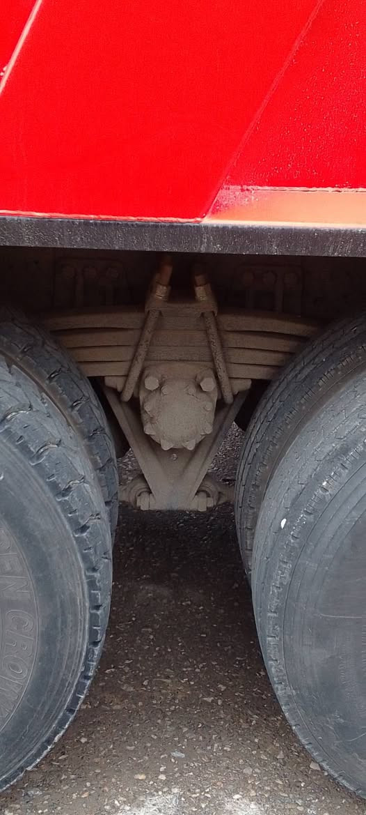 اسكانيا للبيع/***********كورك
***********

 موديل 2000 فول 

تبريد ريتايدر شاسي بلاد طويل تخم تايرجديد/مجموعه هوائي
