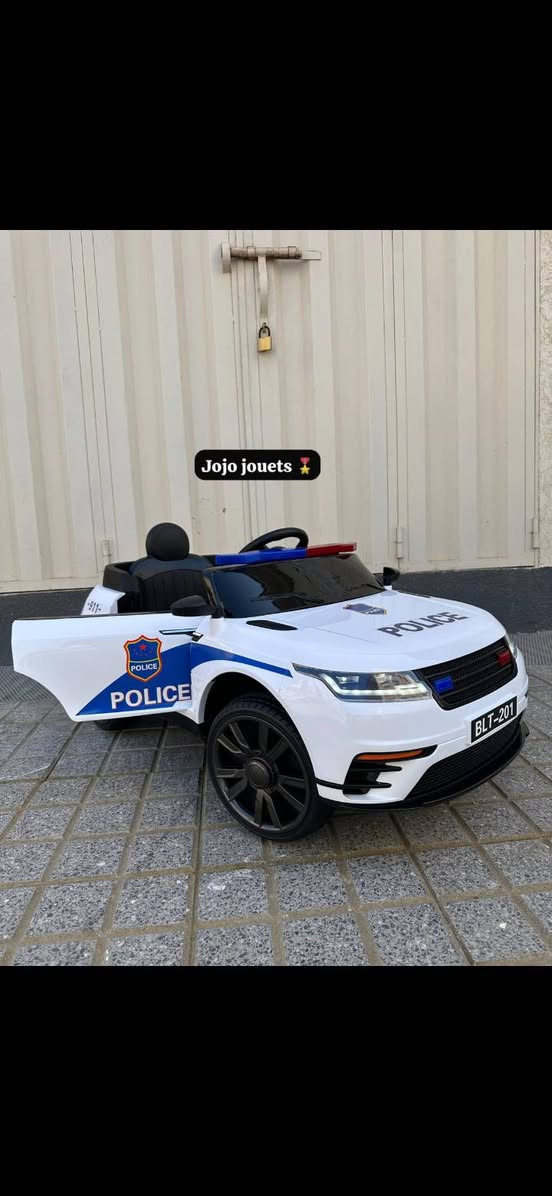 VOITURE RANGE ROVER POLICE 🔵🔴ELECTRIQUE 12V ⚡️
‎🎁🎊🎊 عرض خااااااص 🎊🎊🎁

✔️Batterie 12V7Ah. 
✔️4 Moteurs 💪.
✔️Télécommande 2,4 GHz.
✔️Fonction balançoire.
✔️Lumière Av et Ar LED.  
✔️Lumière de Police 🔴🔵. 
✔️Siréne de Police 🔴🔵. 
✔️Les amortisseurs. 
✔️3 Niveaux de Vitesse. 
✔️Design ergonomique.
✔️USB et Aux pour la musique.
✔️Bleutooth. 
✔️Carte SD. 
✔️Tranche d'âge : 1 à 7 ans. 
✔️Portes ouvrables. 
✔️Vitesse maximale : 10km/h
✔️Ceinture de sécurité.
✔️ Capacité de charge : 60 Kgs.

✅Les couleurs : Noir / Blanc / Rouge✅

‎📦🚚التوصيل مجاني لجميع المدن مع الدفع عند الإستلام. 

‎💵 تخفيضات 🤩🤩🎈


**إذا كنت صاحب هذا الإعلان وتريد حذفه لأي سبب، رجاءا أرسل رسالة إلى الدعم الفني**