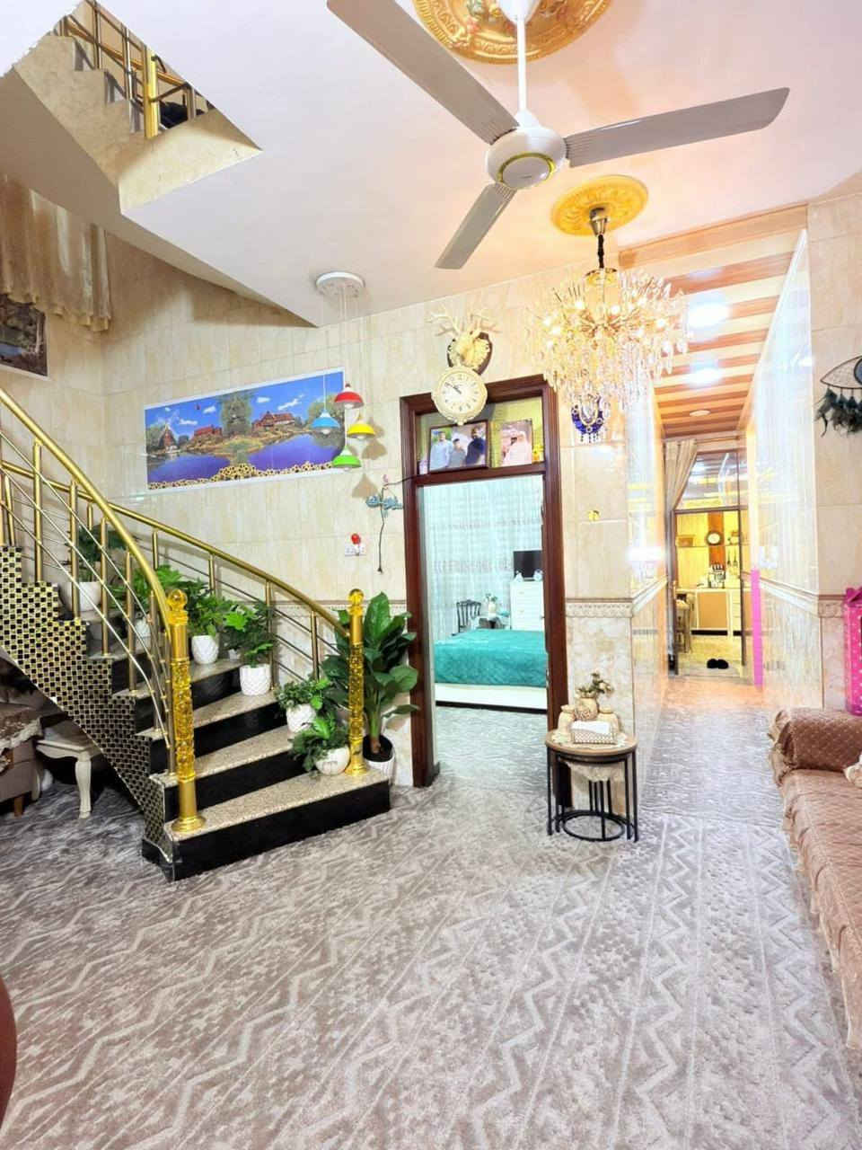 🏦دارللبيـــــــــع   قرب #هـوم_سـنتر 
___________
المساحــــــة // 175  متر    واقع الحال 200م 
___________________
 #الطابــــــــــــــق #الأرضـــــــــــــي
1 غرفـ نوم وهول وصـاله وكراج 4 سيارات 
ومطبخ وباقي الملحقات 

#الطابق_الثـاني شقق عدد 2
 2غرف نوم وهول وصحيات 
__________________
الـسـعر خـاص 

___________________💲

#مكتـــــــــب   🏛️الــقنـد لـلـعقـار 🏛️

#الكائــــــــــن

 🌳  شارع_الكرامة المشجر🌳 _مجاور مجمع السرور 

       *********** 

*********** 
_____________________________________________
