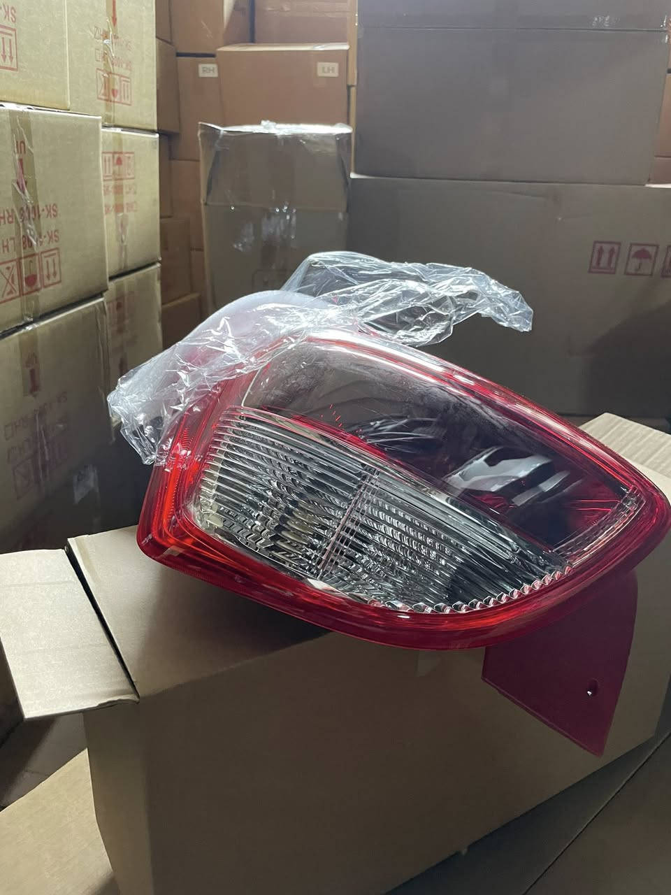 كلشي متوفر للهونداي. i10  
بطاين جاملغ 
لايت. . بك لايت. 
دعاميه. 
يوجد توصيل. 
للاستفسار. ***********
