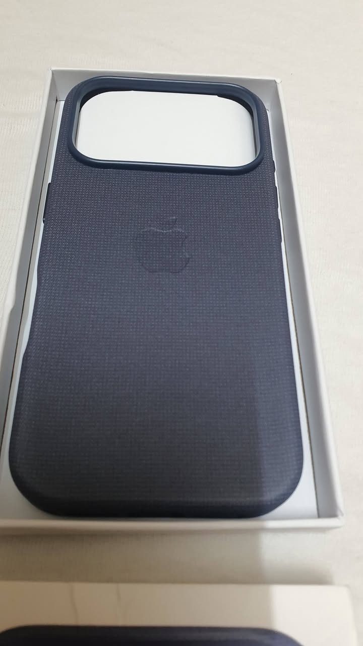 كفر ايفون 17 برو  tech woven من ابل  اصلي
جديد غير مستعمل متوفر بثلاث الوان 
السعر ٤٠ للكفر الواحد 
مكاني كربلاء متوفر توصيل لجميع المحافظات 
***********
