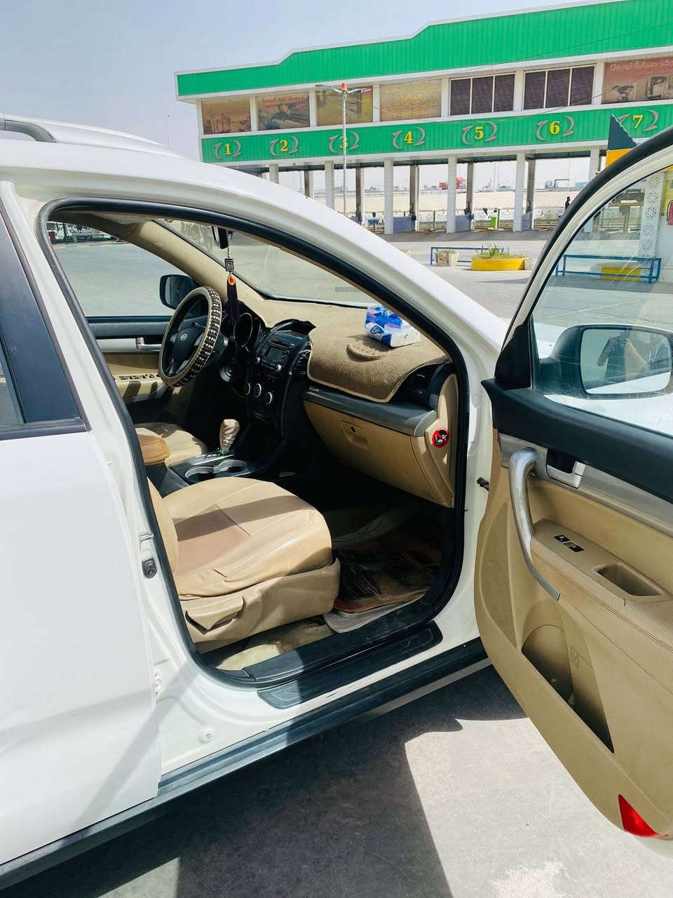 السلام عليكم 
من رخصة الأدمن سورنتو للبيع موديل 2012 وارد خليجي نص فول السيارة جاهزة من كلشي مكينه كير مكفولات تخم تاير جديد توه شاده سيارة مكفولة فقط ضربة  بالصندوق رقم بصرة سنوية بأسمي إلى 2027 مكاني البصرة
السعر 140وبيها مجال لطيفين
اللاستفسار ***********
