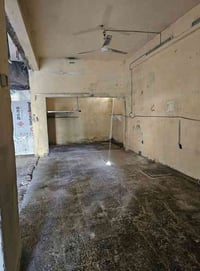 محلين للايجار البتاويين قرب بلدية الكرادة السعر مليون دينار شهريا للتو...