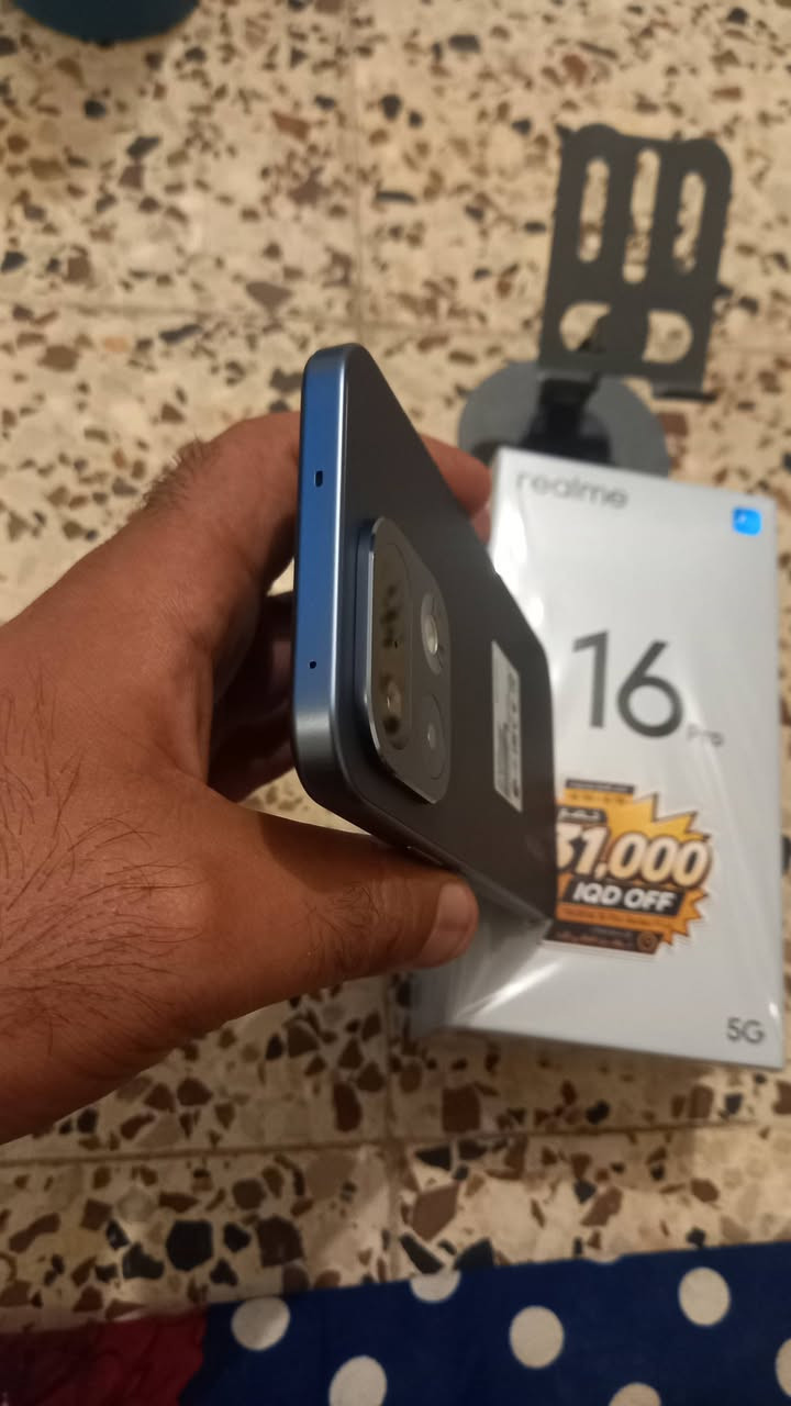 📱 للبيع Realme 16 Pro 5G
الجهاز صار يوم واحد فقط من مشتريه، يعني جديد فعلياً ✨
للأمانة الجهاز جداً ممتاز وكامراته راقية والتصوير بيه مرتب خصوصاً بالليل والسناب والتيكتوك، لكن صار عندي ظرف واحتاجيت أبيعه.
🔹 شاشة AMOLED حجم 6.78 إنج
🔹 تردد 144Hz سريع وخرافي بالسلاسة
🔹 كامرة رئيسية 200MP تصوير احترافي وتفاصيل قوية
🔹 تصوير فيديو ممتاز وثبات حلو
🔹 سلفي واضح وراقي للمحتوى
🔹 بطارية قوية 7000mAh تكمل وياك يوم كامل وأكثر
🔹 شحن سريع 80W. 
🔹 معالج قوي للألعاب والاستخدام الثقيل
🔹 يدعم 5G
🔹 بصمة داخل الشاشة
🔹 تصميم فخم ولون أنيق جداً
🔹 الجهاز نظيف بدون أي ملاحظة
🔹 كفالة سنة كاملة وياه + الكرتونة كاملة
💰 سعر الشراء: 620 ألف
🔥 سعر البيع: 550 قفل 
🚫 التوصيل غير متوفر
📍 المكان: بغداد / المشتل
الجاد بالشراء يراسلني خاص 🌹


**إذا كنت صاحب هذا الإعلان وتريد حذفه لأي سبب، رجاءا أرسل رسالة إلى الدعم الفني**