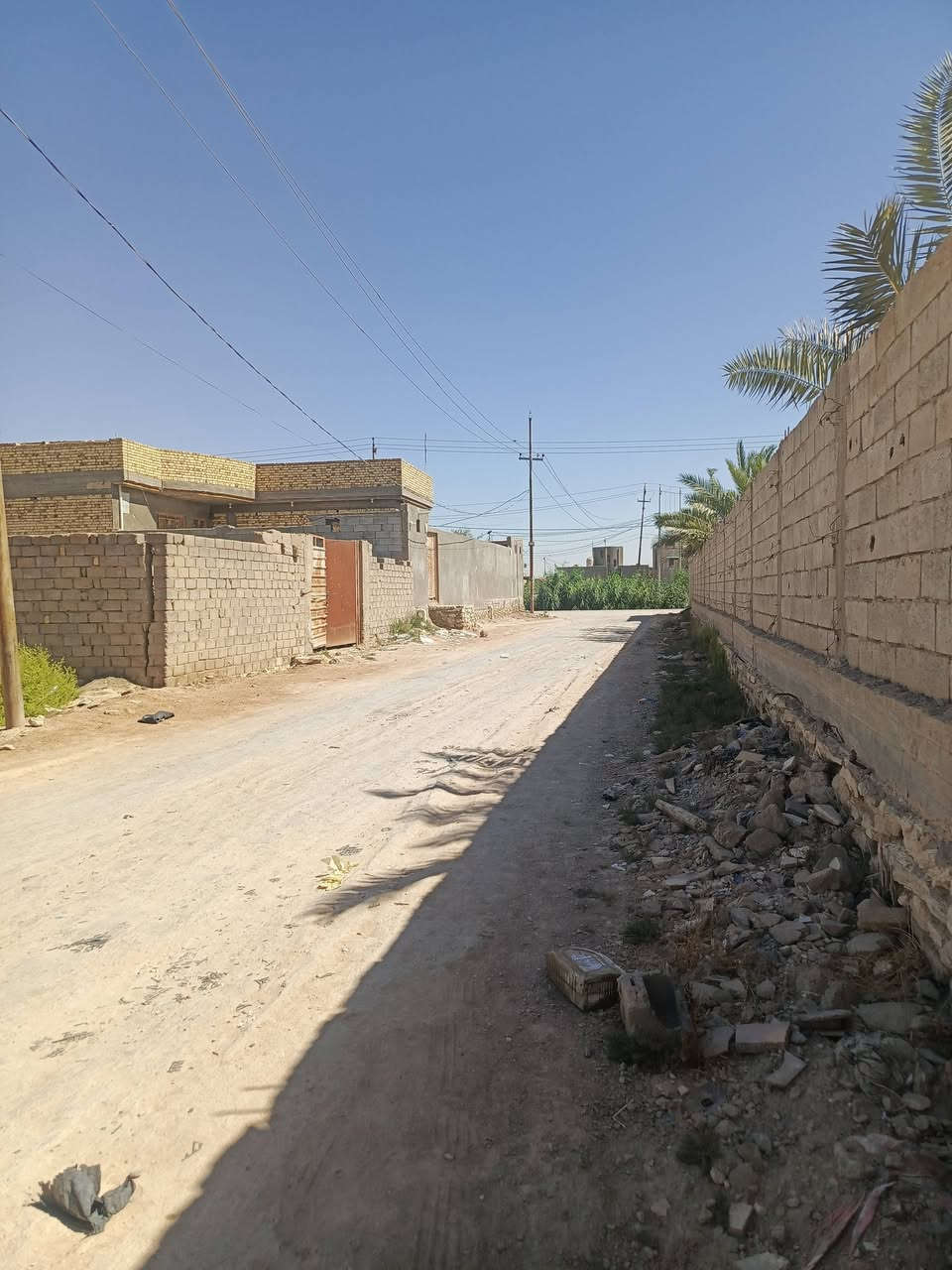 قطعة للبيع طابو زراعي مساحة 280 متر على شارع 10 متر ثالث قطعه عن التبليط منطقة ابو صريفة خلف مجمع العزوز ***********
