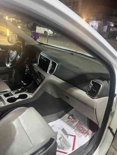 سلام عليكم 
كيا سبورتج 2017 خليجي 
مواصفات 
محرك 2000 دوش 
بنوراما 
3 وضعيات قيادة 
تبريد قطعتين 
اشاير بل مري
مري شفط 
لد ليلي نهاري
تحكمات ستيرن 
حساسات
شاشه كبيره 
منفذ اوكس

الاضافات 
ويل جي تي لاين قياس 19
تغليف الكراسي جلد
تغليف الارضيه جلد 
ماشية 98 الف 
رقم بغداد
السعر 188 وبيها مجال بسيط
مكفولة من الصبغ والتبديل بيها بارد شوية بلباب على كد اصبع والبجاملغ همين شويه بارد
مكاني بغداد حي العامل 
رقم  ***********
