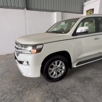 للبيع لاندكروزر موديل ١٨ وأي تديشن سيارة جديدة  ماشيه ٥٥ ترهم مراوس 07...