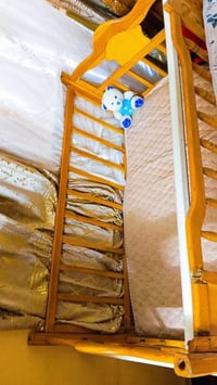 سرير أطفال • نضيف