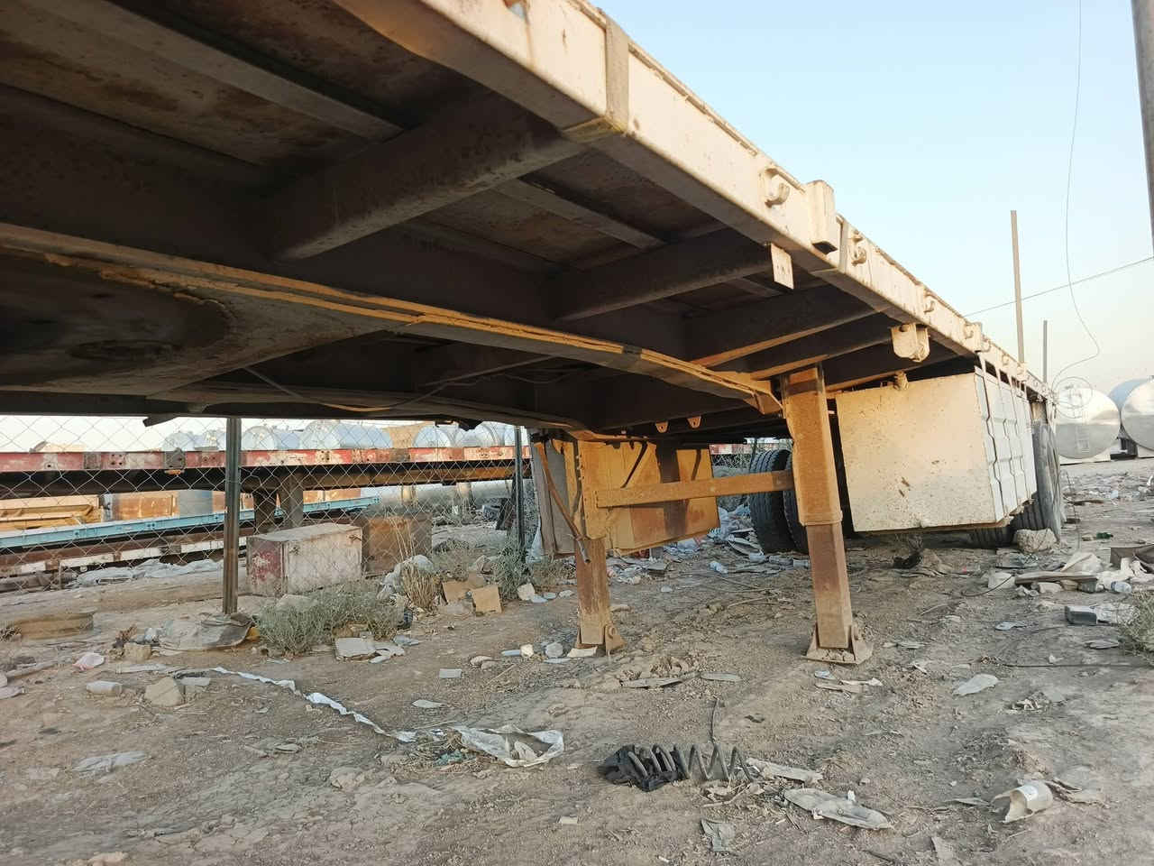 يالله سلام عليكم للبيع عربانة فلات شاصي الماني طول 12 30 دنكيرين 14 صيني مربع تايرات نص عمر وياهة جناب نص  مكاني بغداد شراي نتصل ***********
